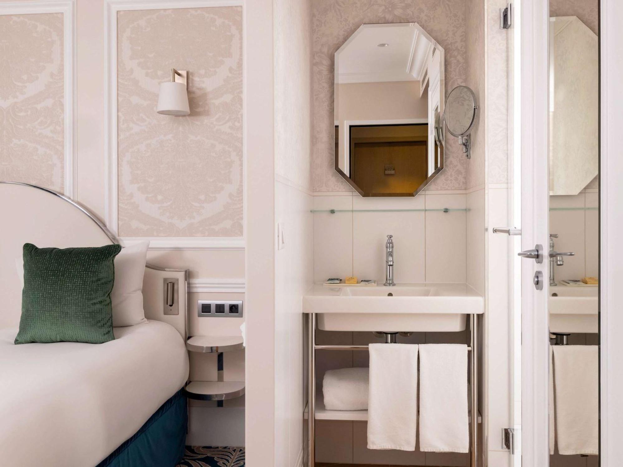 เมอร์เคียว ปาริส เลอ ซอบอน ชองต์ เจอร์เมน เด เพร Hotel ปารีส ภายนอก รูปภาพ